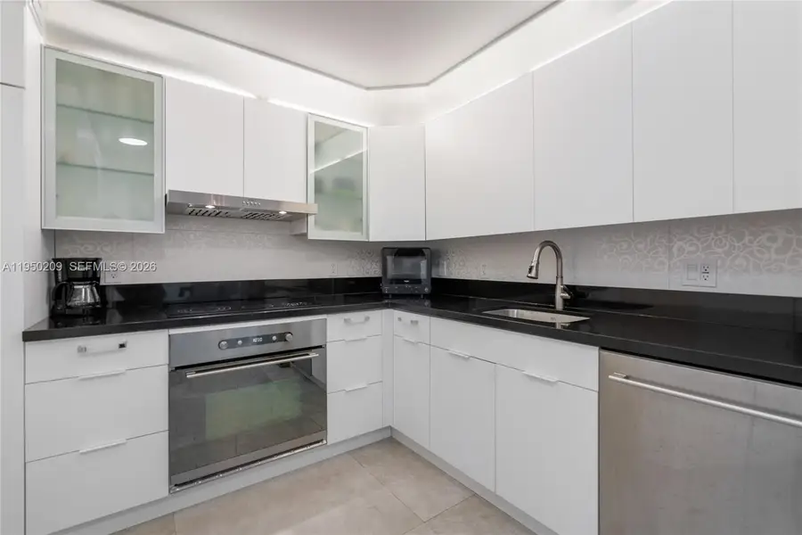 5750 Collins Ave #15E, Miami Beach, FL 33140 - Image #3