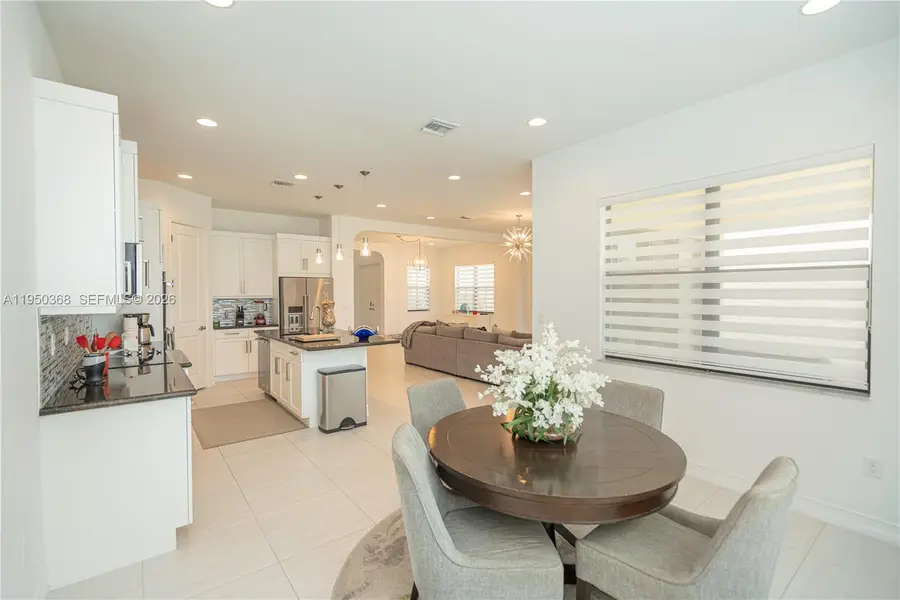 11824 SW 13th Ct, Pembroke Pines, FL 33025 - Image #3