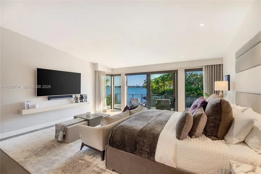 2370 Bayview Ln, North Miami, FL 33181 - Image #2