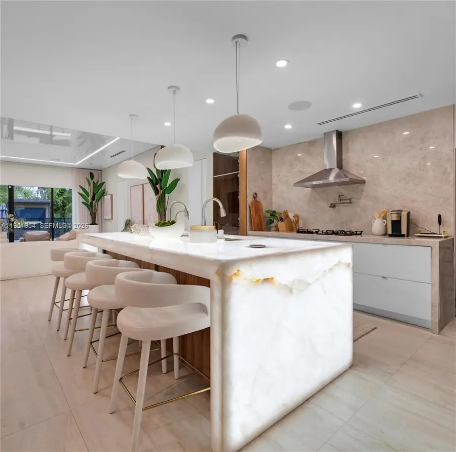 1810 NE 43rd Ct, Oakland Park, FL 33308 - #2