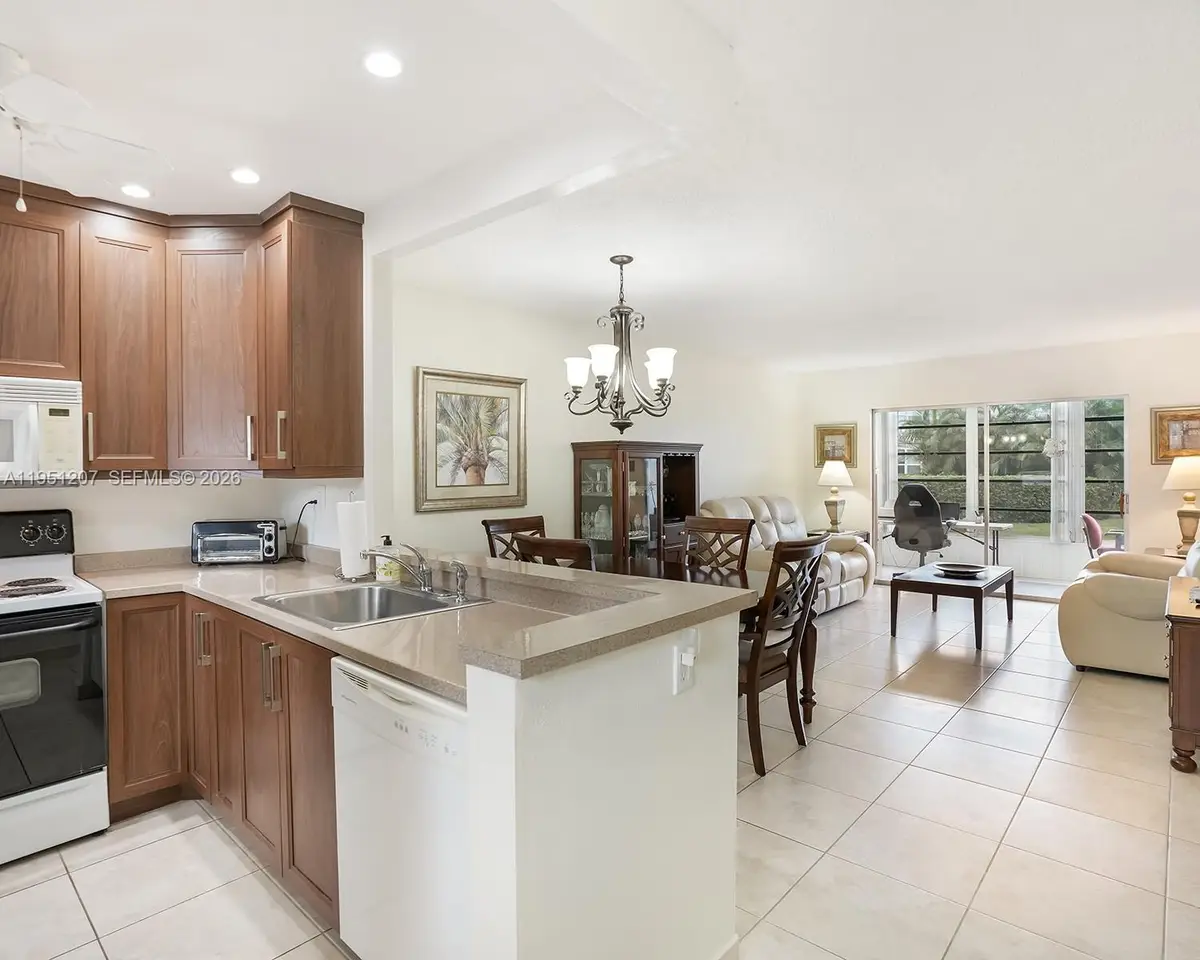 4805 NW 35th St #404, Lauderdale Lakes, FL 33319 - #1