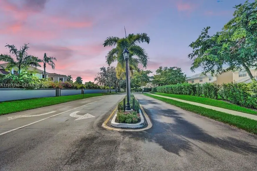 2901 Dorchester Ln, Cooper City, FL 33026 - Image #3