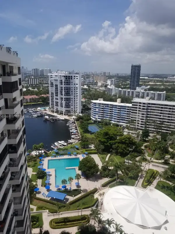 2500 Parkview Dr #2517, Hallandale Beach, FL 33009