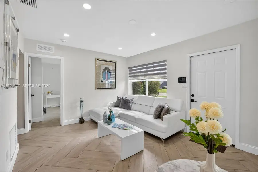 101 NE 47th Ct, Oakland Park, FL 33334 - #3