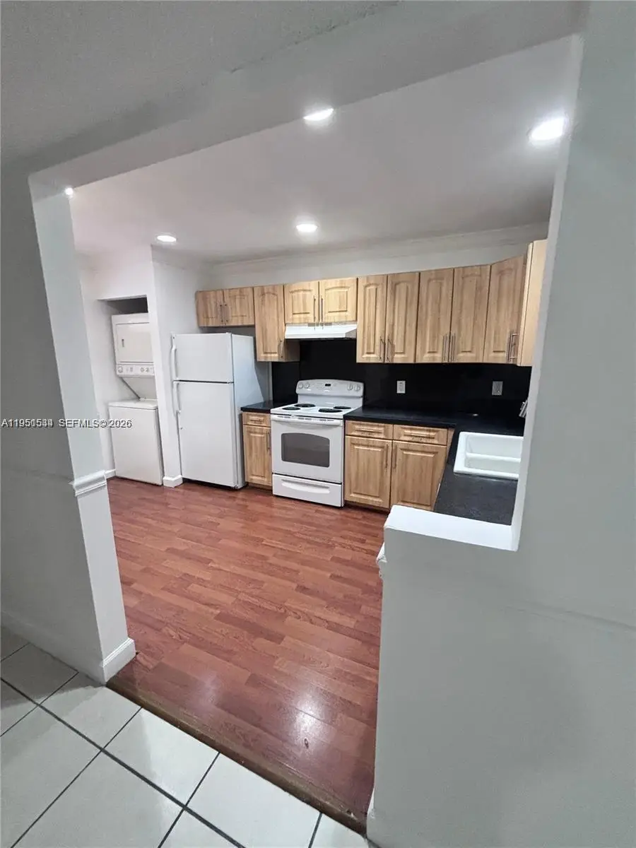 430 Commodore Dr #104, Plantation, FL 33325 - Image #2