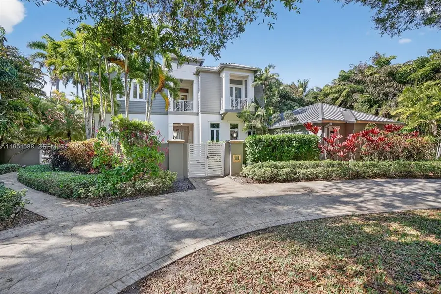 101 Holly Ln, Plantation, FL 33317 - Image #2