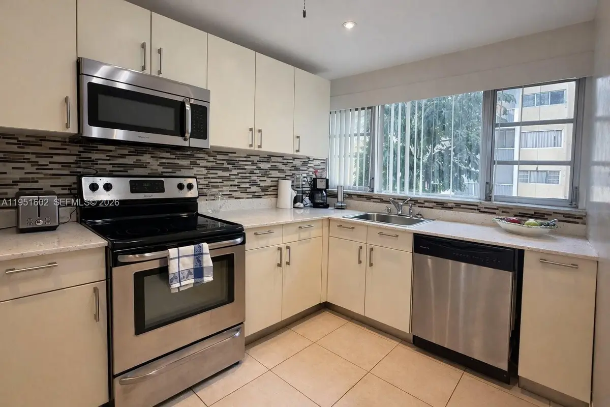 950 NE 199th St #2H, Miami, FL 33179 - #1