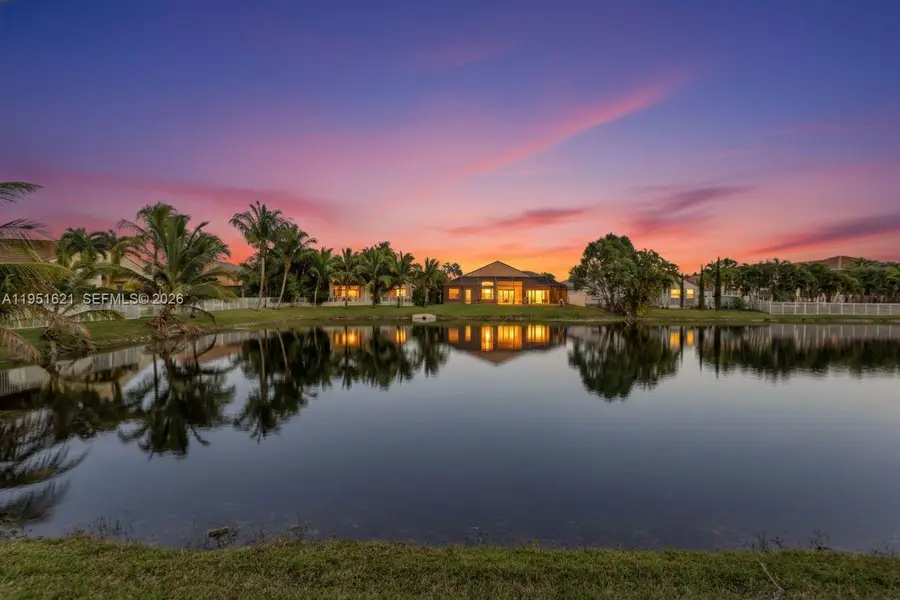 751 SW 191st Ave, Pembroke Pines, FL 33029 - Image #3