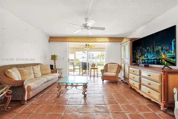 314 SE 10th St #103, Dania Beach, FL 33004