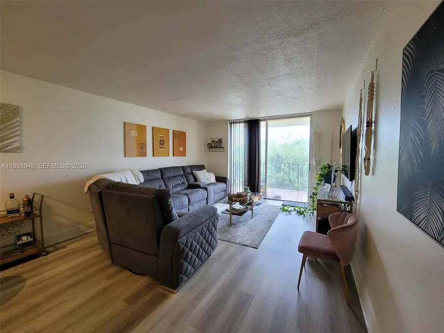 9320 Fontainebleau Blvd #510, Miami, FL 33172 - Image #2