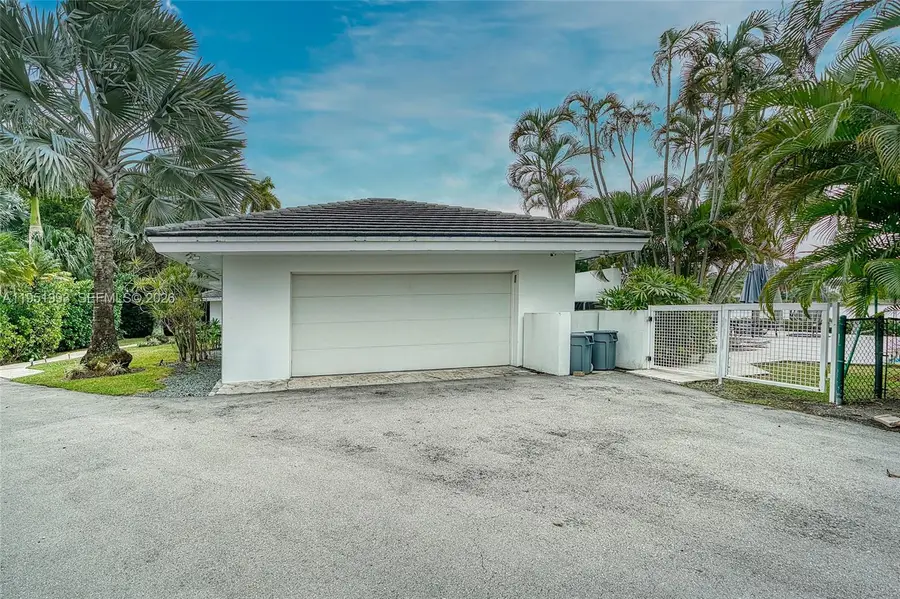 415 Rovino Ave, Coral Gables, FL 33156 - Image #2