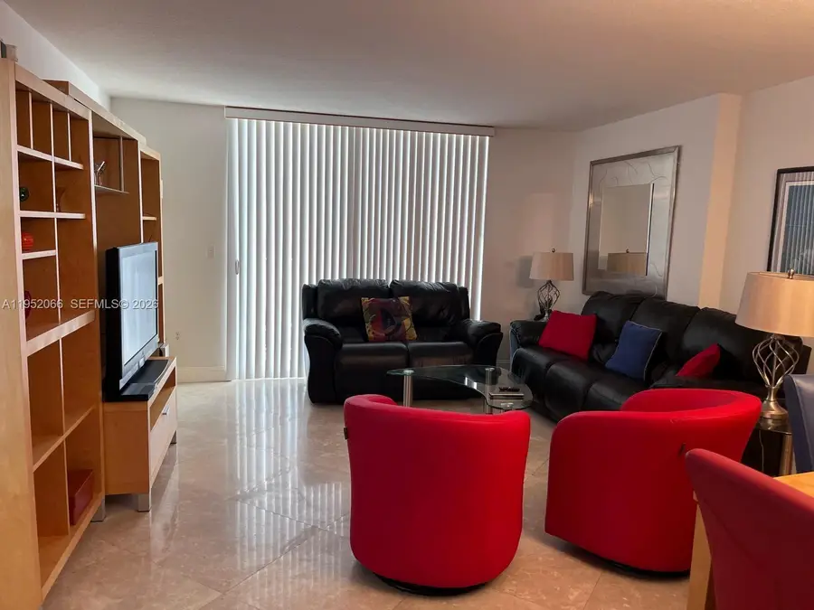 1200 Brickell Bay Dr #3921, Miami, FL 33131 - Image #3