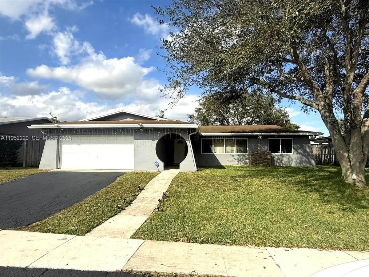 9511 NW 8th St, Pembroke Pines, FL 33024 - Image #1