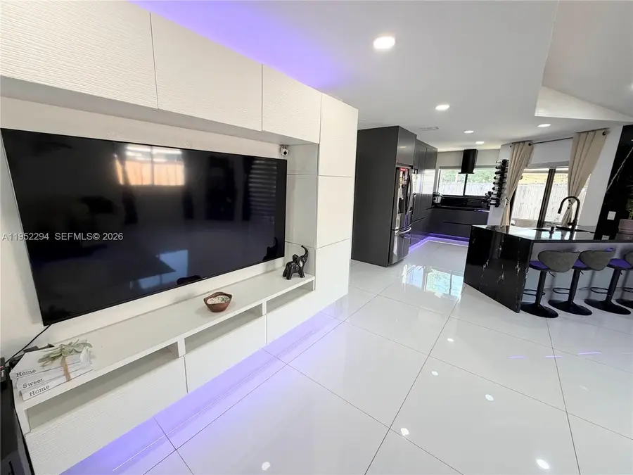 1100 SW 109th Ave, Pembroke Pines, FL 33025 - Image #2