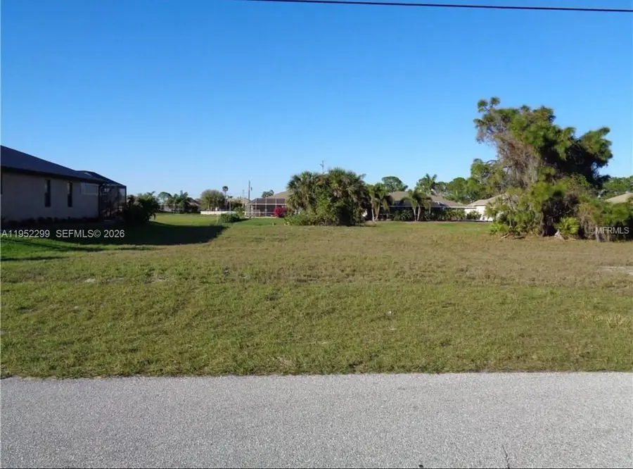 81 Medalist Rd, Rotonda West, FL 33947 - #3