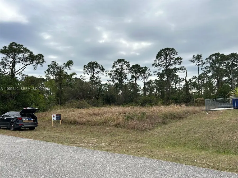 1054 Barcelona St E, Lehigh Acres, FL 33974 - Image #2