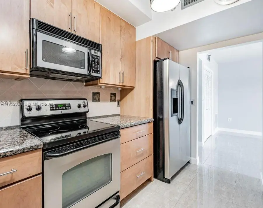 4001 Hillcrest Dr #914, Hollywood, FL 33021 - Image #1