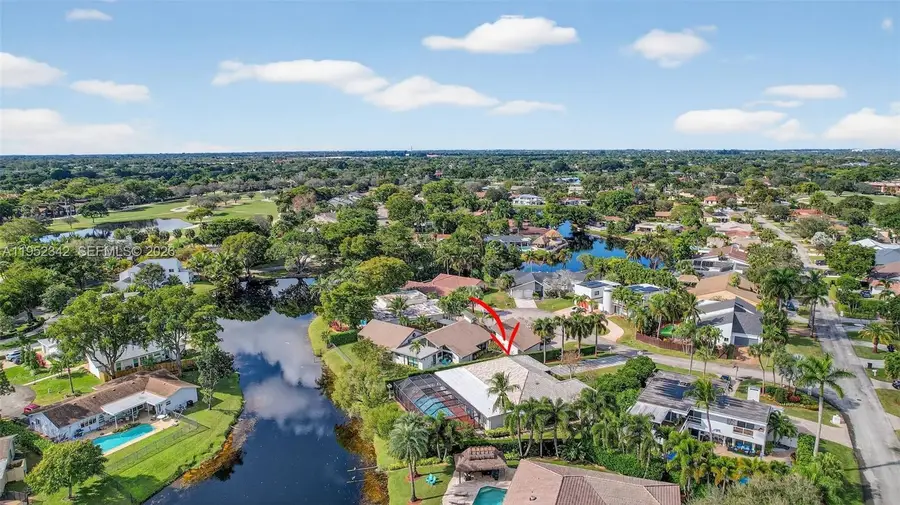 8704 Mahogany Ave, Plantation, FL 33324 - Image #2