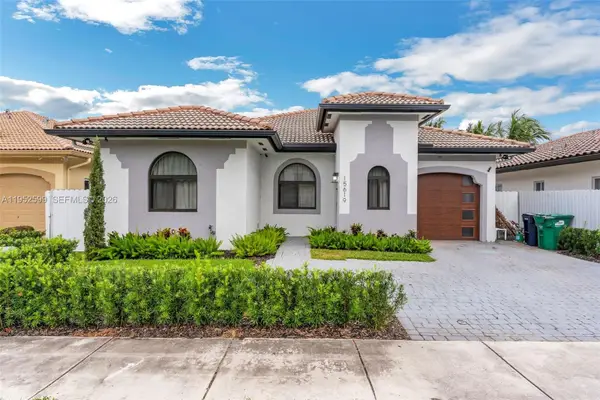 15619 SW 14th St, Miami, FL 33194