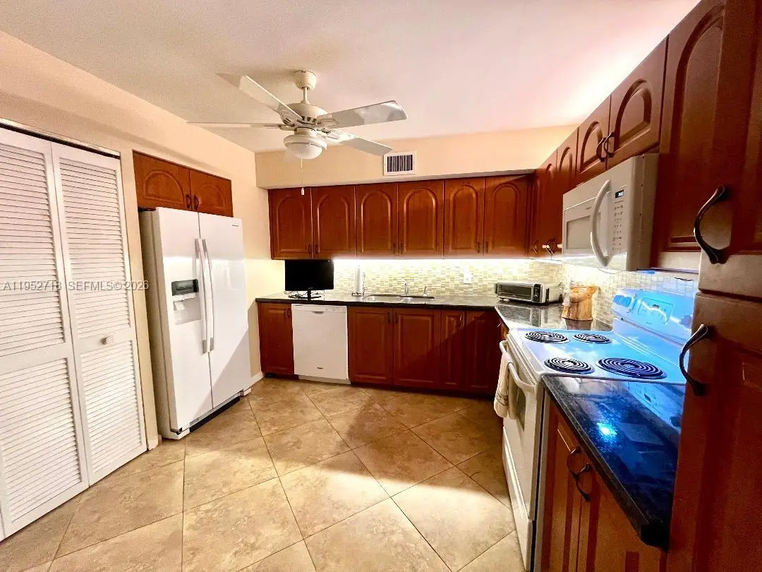 2806 N 46th Ave #D537, Hollywood, FL 33021 - Image #1