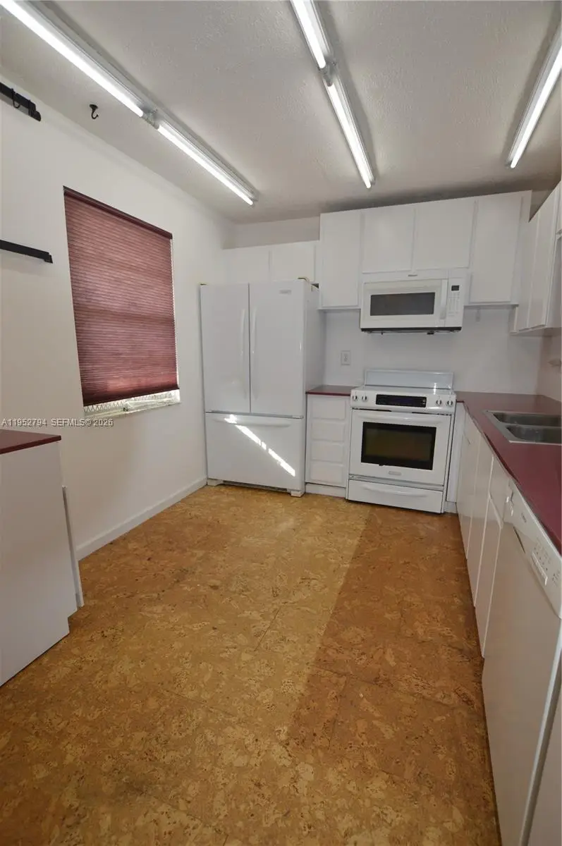 425 SE 11th Ter #402, Dania Beach, FL 33004 - Image #1