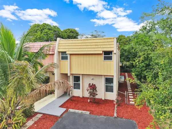 7911 SW 9th St, North Lauderdale, FL 33068