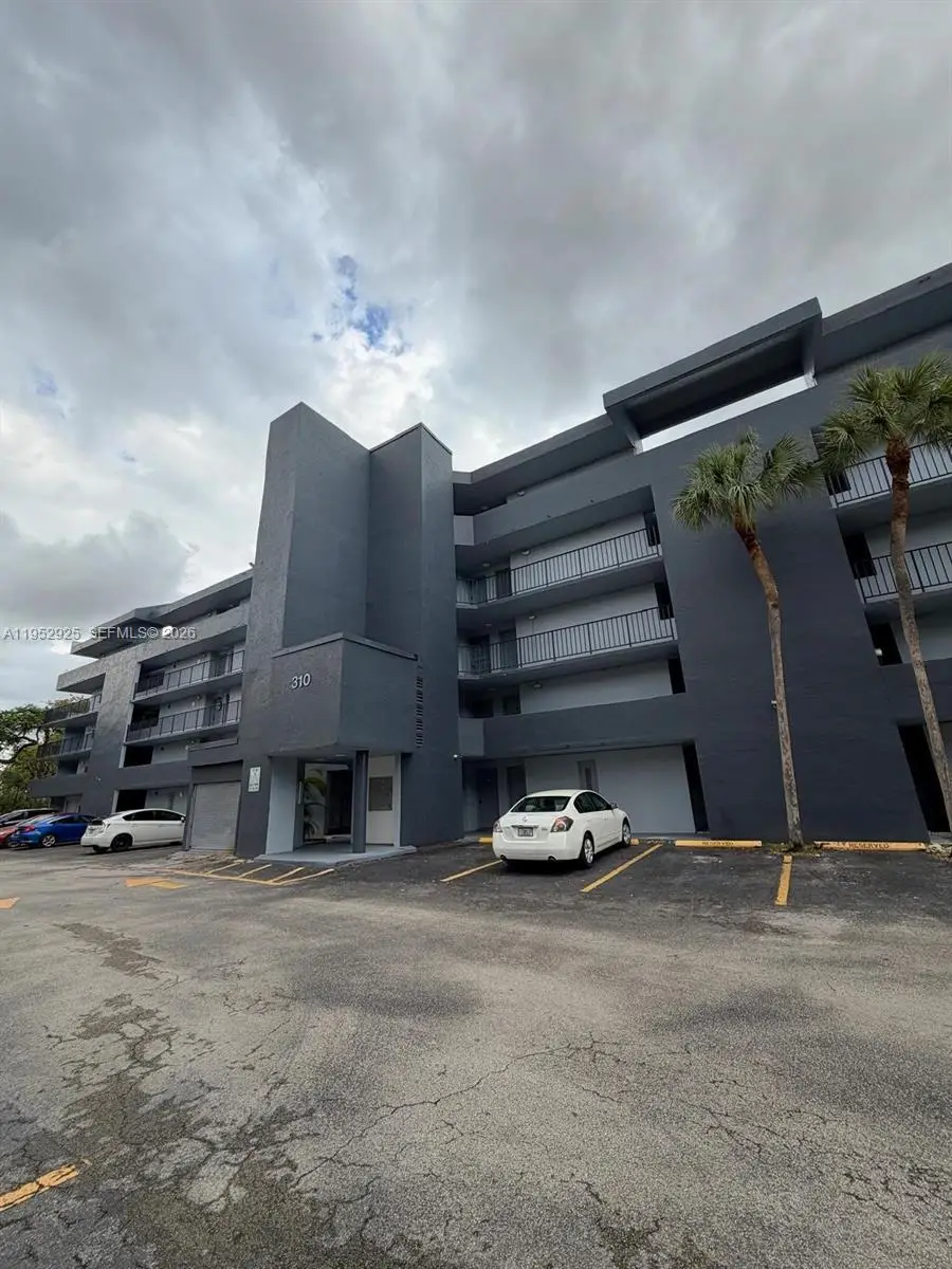 310 Fontainebleau Blvd #206, Miami, FL 33172 - Image #1
