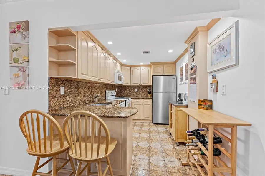 16465 NE 22nd Ave #302, North Miami Beach, FL 33160 - Image #3