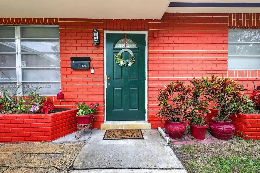 6861 SW 1st Ct, Pembroke Pines, FL 33023 - Image #2