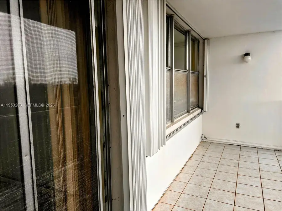 1300 NE Miami Gardens Dr #1001E, Miami, FL 33179 - Image #2