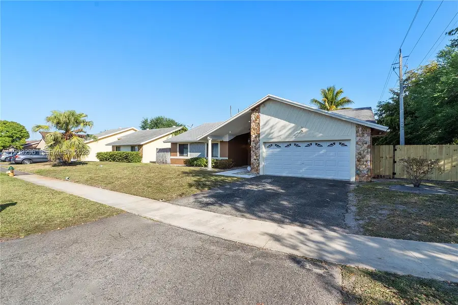 8201 NW 53rd St, Lauderhill, FL 33351 - Image #3