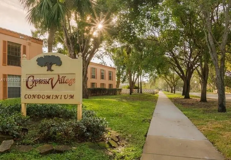 7121 Miami Lakes Dr #Q3, Miami Lakes, FL 33014 - Image #1