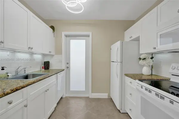 1427-1429 NE 17th Ct, Fort Lauderdale, FL 33305