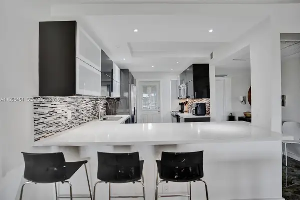 2681 S Course Dr #204, Pompano Beach, FL 33069