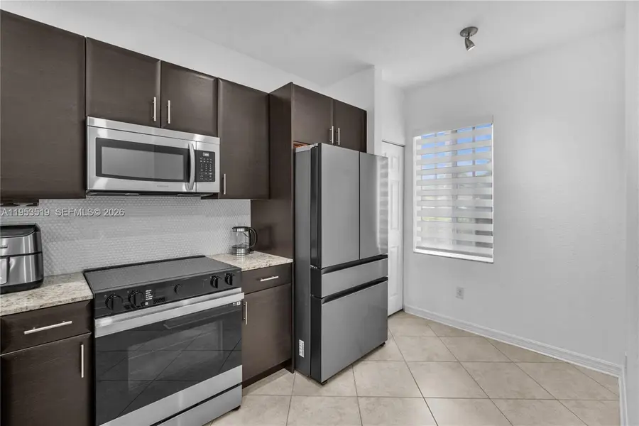 121 NW 2nd Ave #4, Hallandale Beach, FL 33009 - Image #3