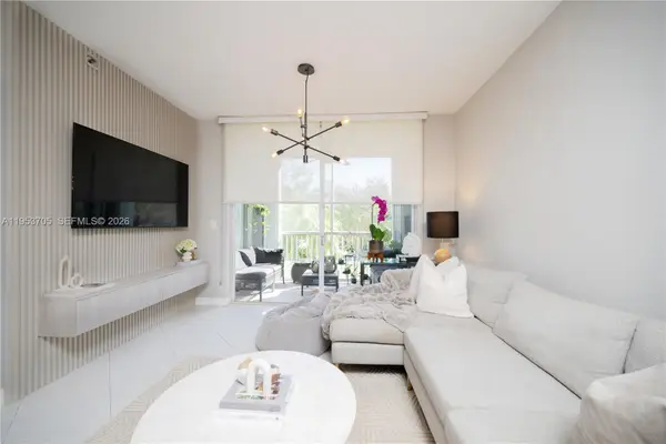 9725 NW 52nd St #215, Doral, FL 33178