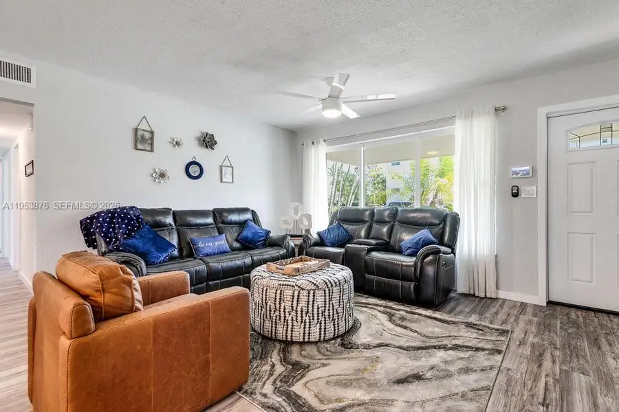 601 NE 2nd St, Dania Beach, FL 33004 - Image #2