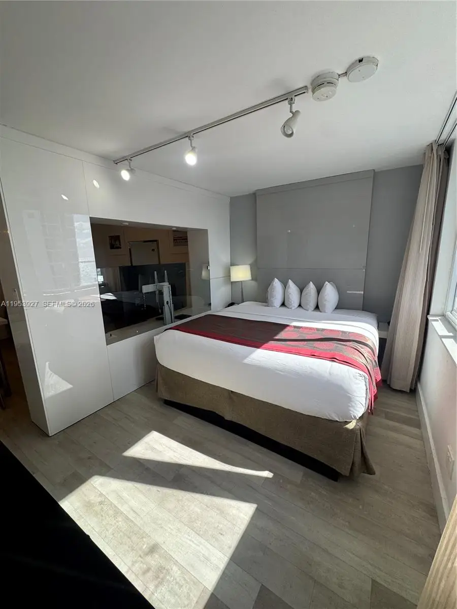 19201 Collins Ave #1004, Sunny Isles Beach, FL 33160 - Image #2