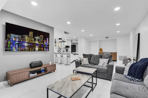 3800 Hillcrest Dr #203, Hollywood, FL 33021