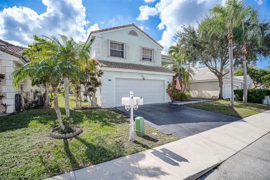 13930 Oak Ridge Dr, Davie, FL 33325 - #2