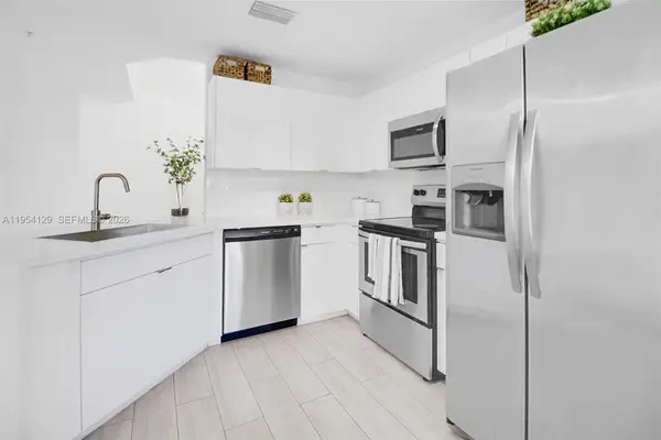 8930 NE 8th Ave #901, Miami, FL 33138