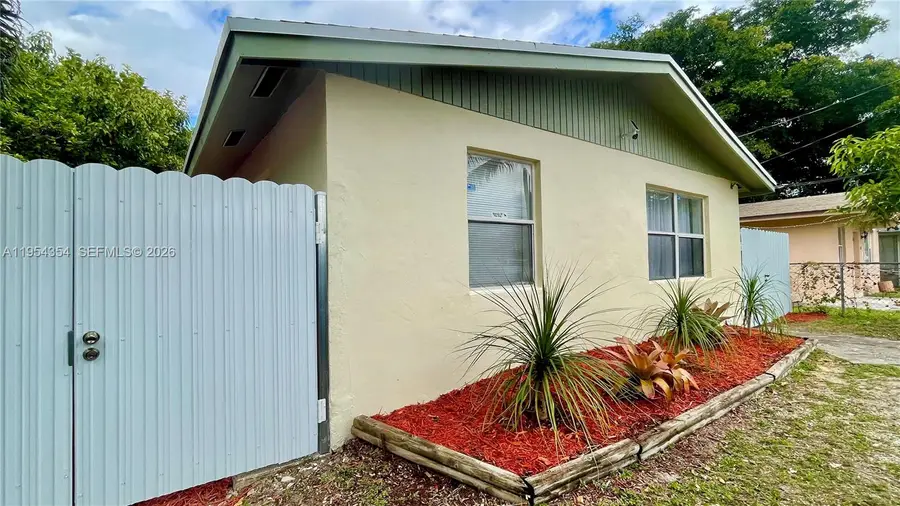 2433 NW 20th St, Fort Lauderdale, FL 33311 - Image #3