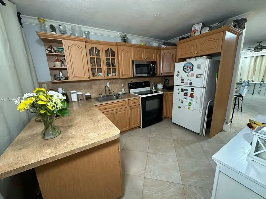 11537 SW 6th St, Sweetwater, FL 33174 - #3