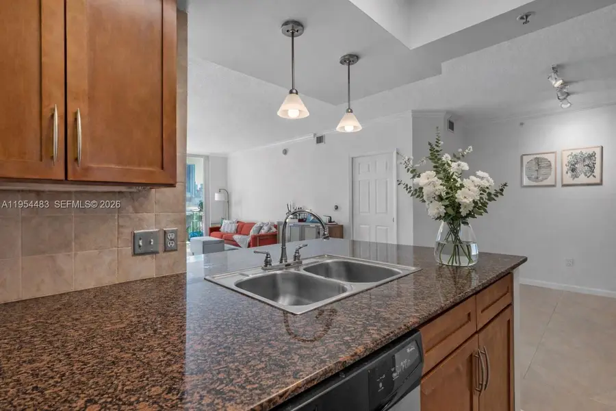 2000 N Bayshore Dr #909, Miami, FL 33137 - Image #2