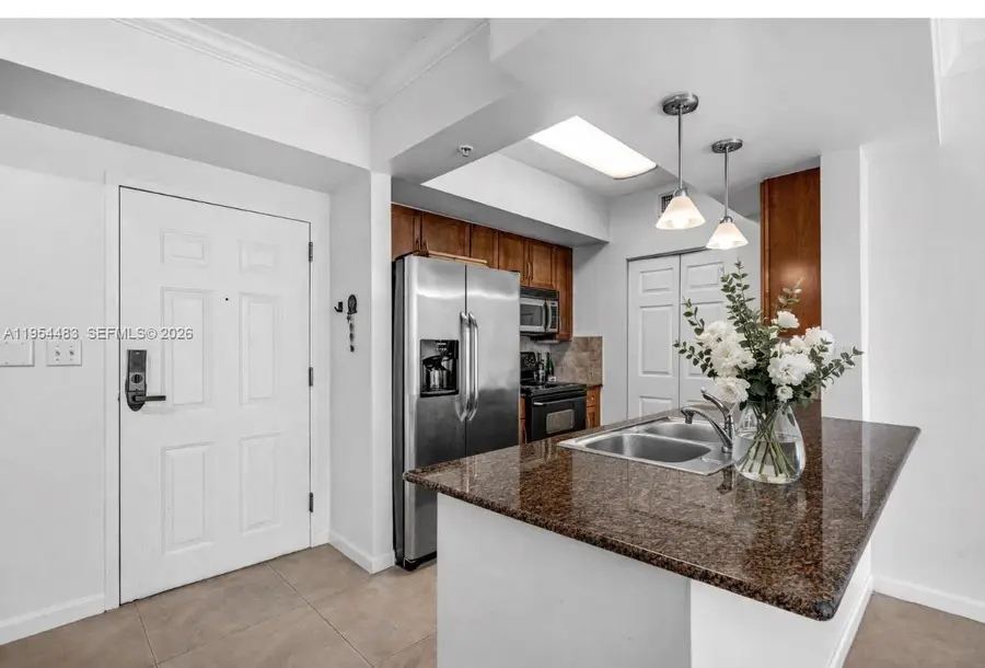 2000 N Bayshore Dr #909, Miami, FL 33137 - Image #3