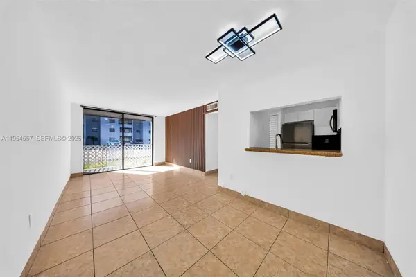 8145 NW 7th St #111, Miami, FL 33126