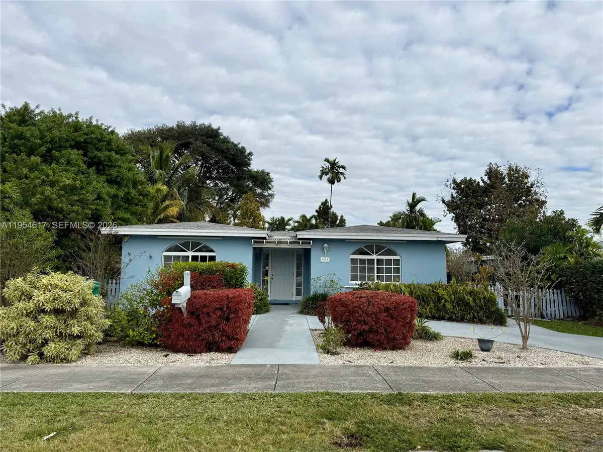 9825 SW 54th St, Miami, FL 33165 - #1