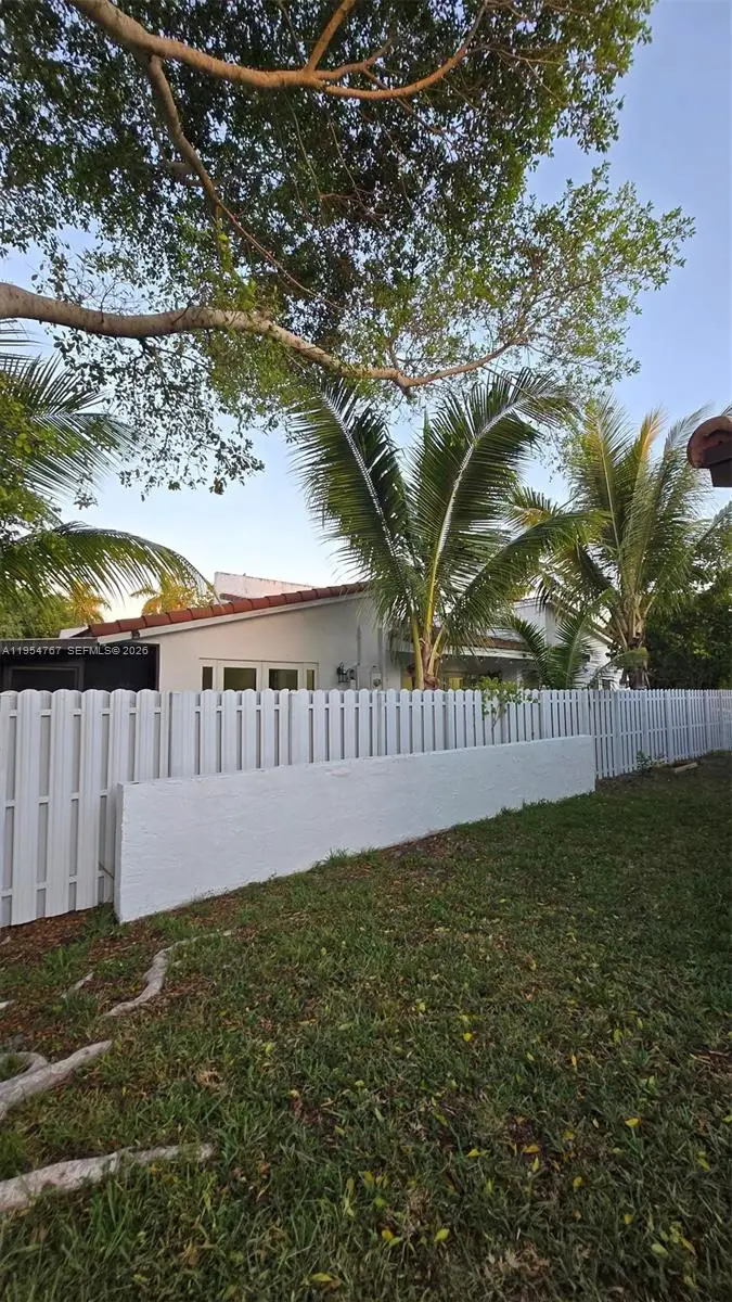 3605 NW 83rd Ave, Sunrise, FL 33351 - Image #2