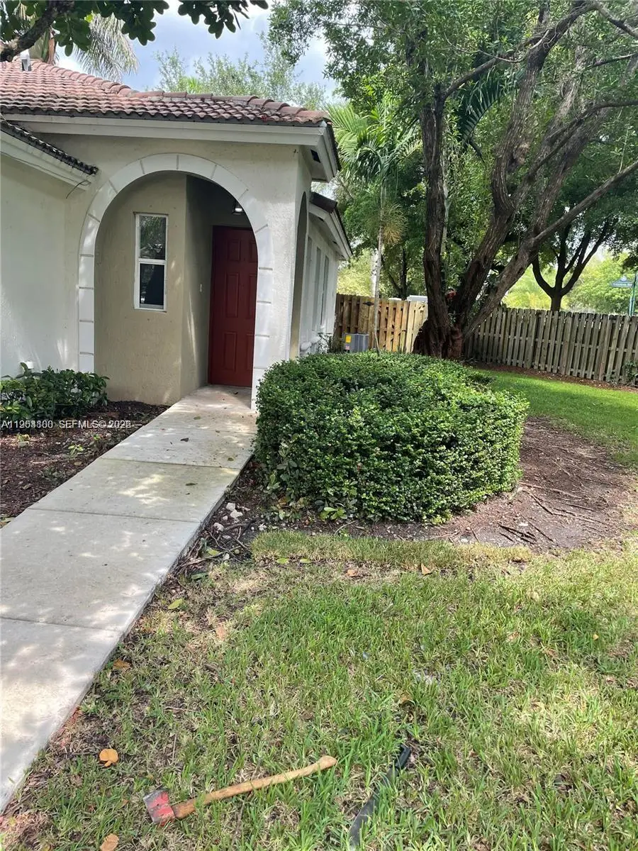 4295 NE 10th Ct, Homestead, FL 33033 - Image #2