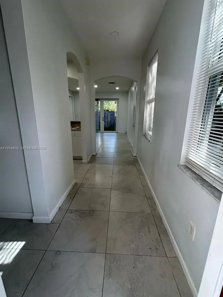 4295 NE 10th Ct, Homestead, FL 33033 - Image #3